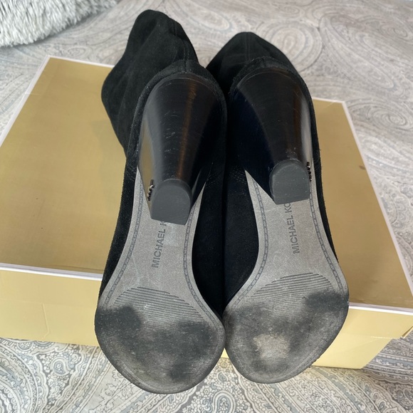 LIKE NEW! Michael Kors Divia Boots. Black Suede. Size 6 - Picture 4 of 5